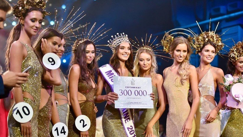 Miss Ucrania se niega a renunciar a la corona luego de ser descalificada por ser madre divorciada