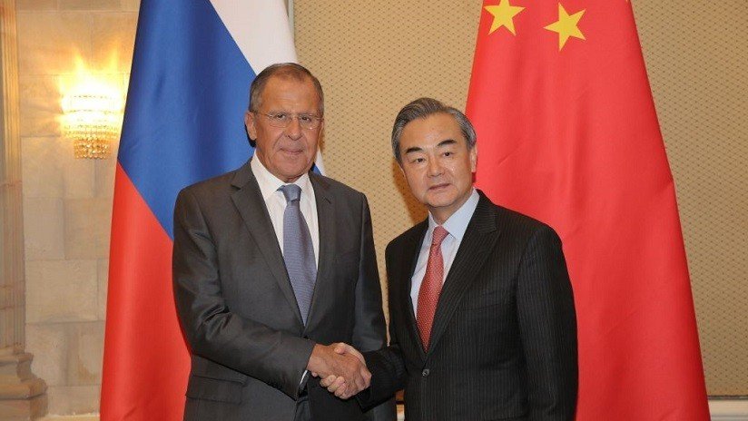 Los cancilleres de Rusia y China conversan sobre la península coreana y Siria