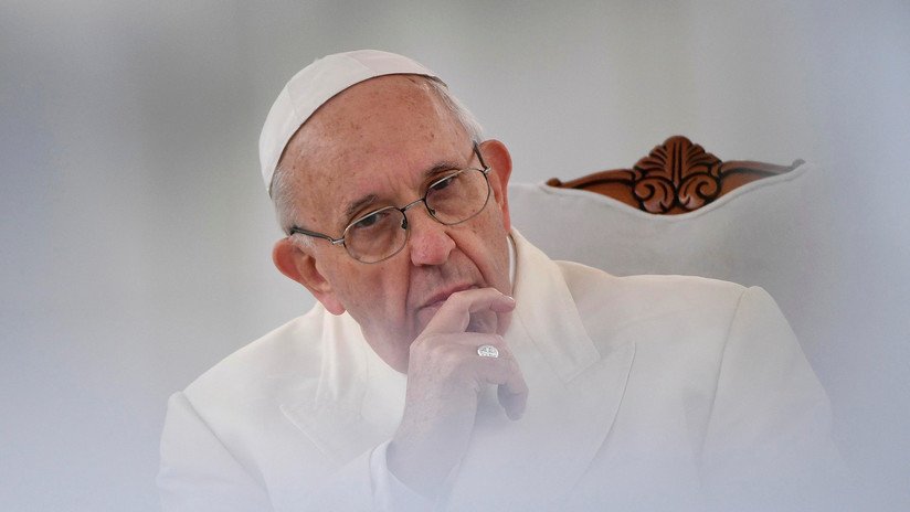 Un cardenal califica al papa Francisco de "maquiavélico astuto de sangre fría" y "mentiroso"