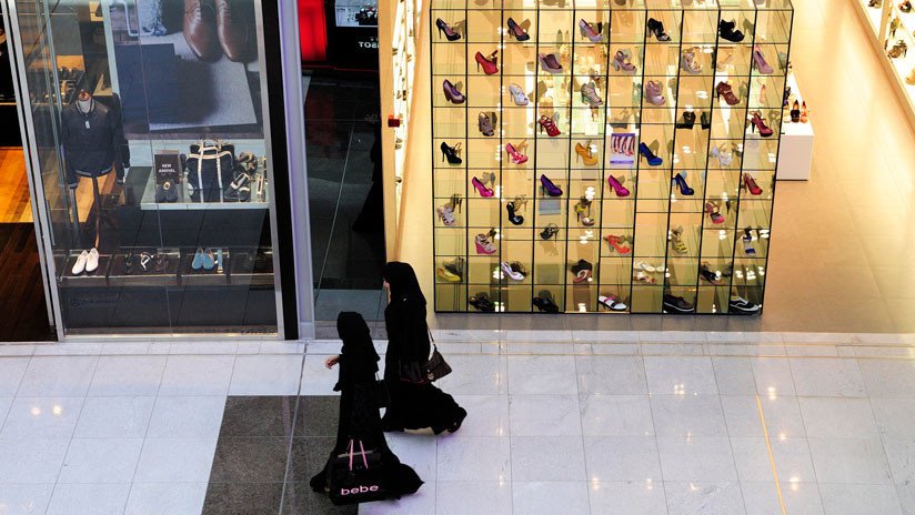Cientos de diamantes y acabados en oro: Presentan en Dubái los zapatos más caros del mundo