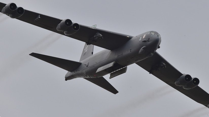 Bombarderos B-52 de EE.UU. sobrevuelan los mares de la China Oriental y Meridional 