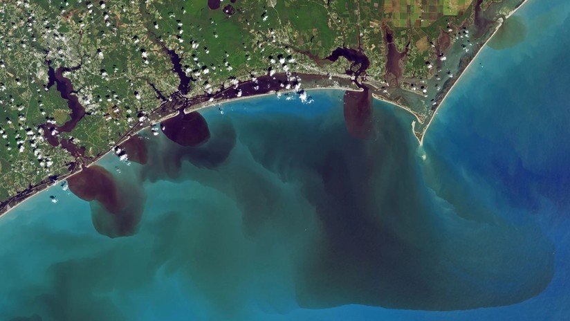 FOTOS: Ríos negros desembocan en el Atlántico en surrealistas imágenes de la NASA
