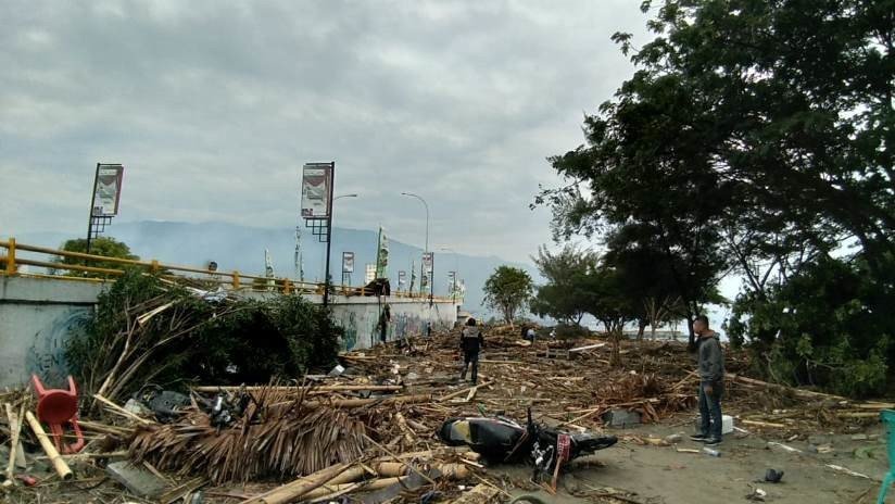 Al menos 30 muertos tras registrarse potente terremoto seguido de un tsunami en Indonesia
