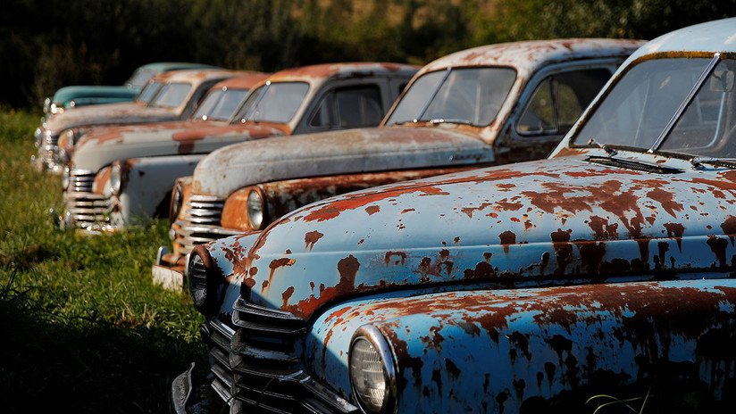 Un museo extraordinario de coches de la era soviética al aire libre