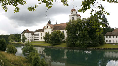 Un pueblo de Suiza pagará 2.500 dólares al mes a sus habitantes
