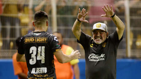 Maradona debuta en México como entrenador y su equipo triunfa
