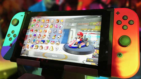 VIDEO: Un hombre mete a su hija en una máquina de premios para robar consolas de Nintendo