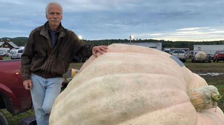 FOTO: Un estadounidense cultiva la calabaza más grande en la historia de América del Norte