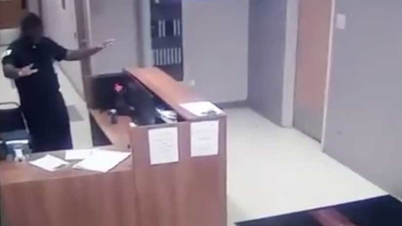 VIDEO: Un guardia de seguridad ve un fantasma pero nadie lo cree hasta ver la grabación 