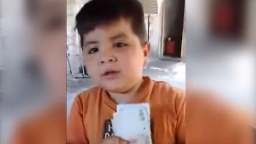 VIDEO: Un niño argentino 'rechaza' el uniforme de River para comprar su comida preferida