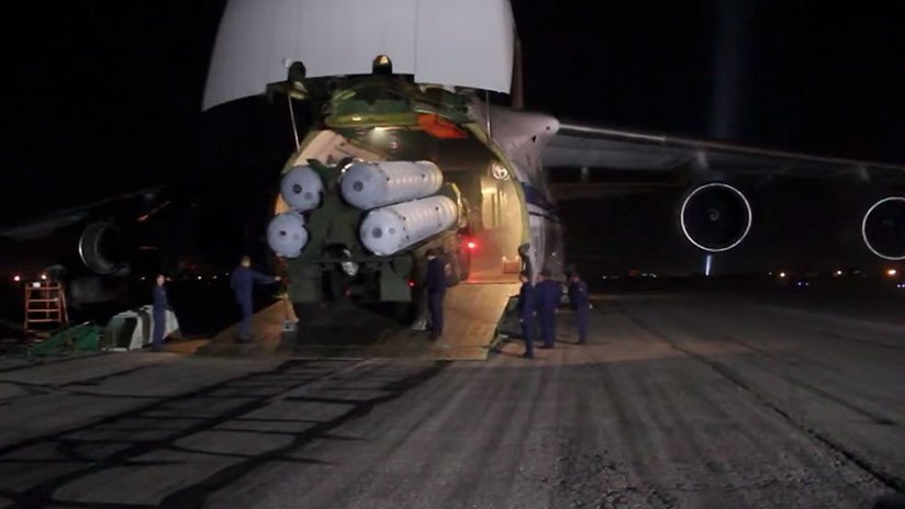 VIDEO: Momento de la entrega de los sistemas antiaéreos rusos S-300 a Siria