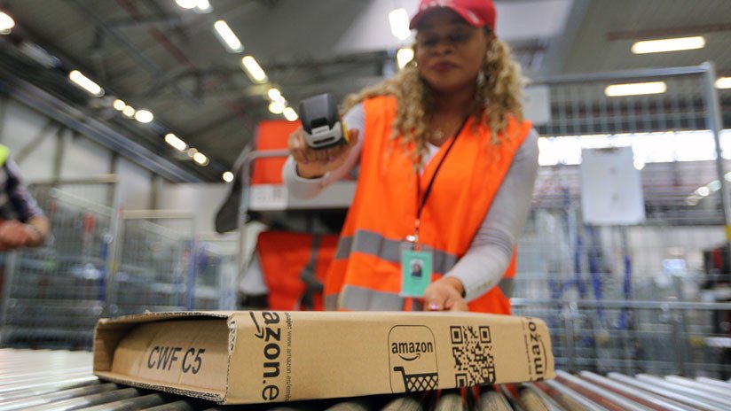 Amazon compensa el aumento salarial de sus empleados eliminando premios y bonos mensuales