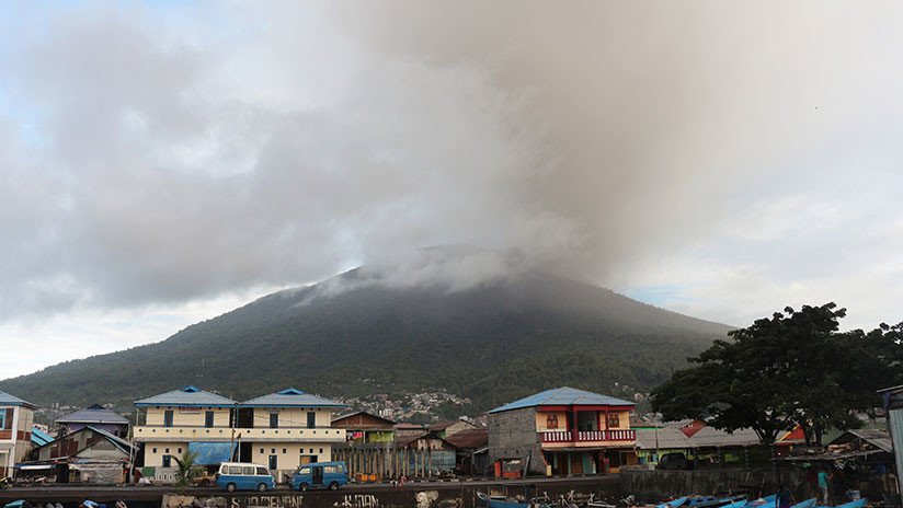 Indonesia: Se registra una segunda erupción de un volcán en 24 horas (FOTO)