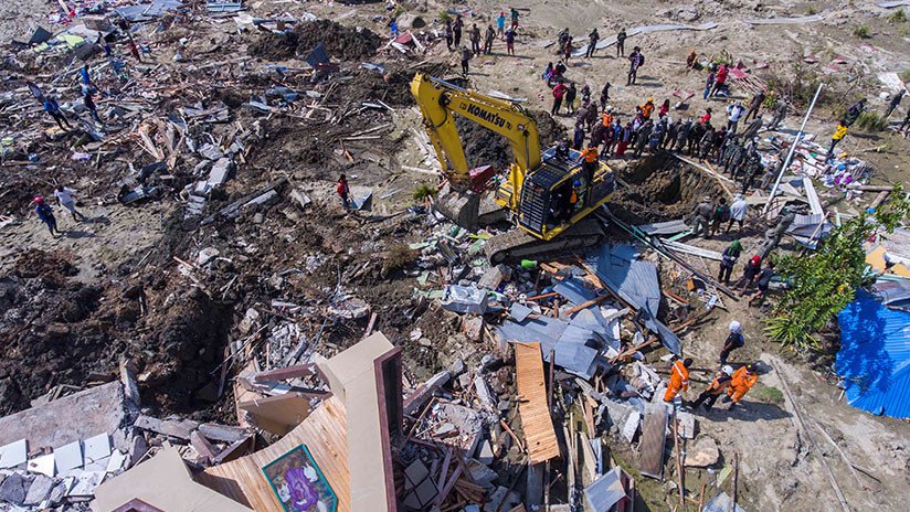Rescatistas franceses detectan a un posible sobreviviente bajo los escombros en Indonesia