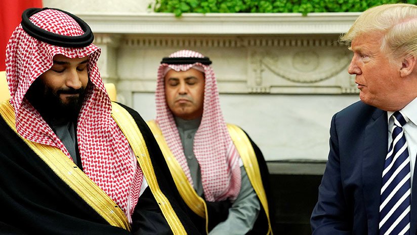 Trump se jacta de que no se inclinó ante el "arquetípico" rey de Arabia Saudita