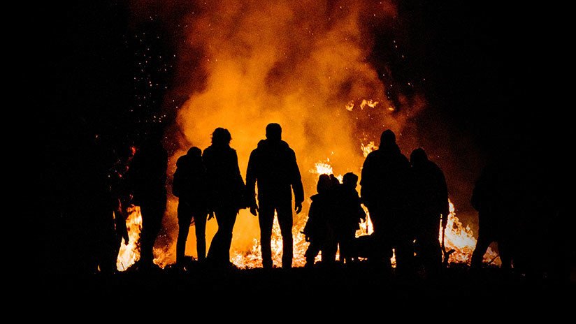 FOTO: Nadie logra explicar el origen de las llamas que salen de un misterioso agujero en EE.UU.
