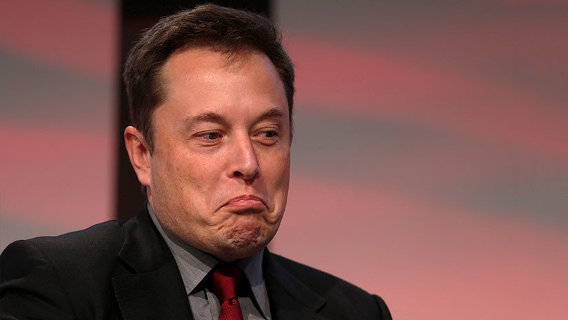 Caen las acciones de Tesla tras burlarse Musk de la comisión que lo multó