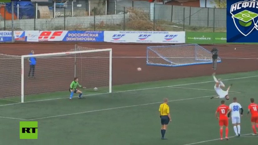 VIDEO: Un futbolista marca un golazo de penalti ejecutándolo con un salto mortal