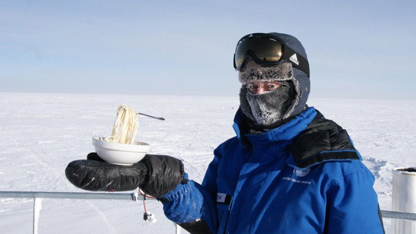 Por qué no se puede orinar en la ducha y otros 4 datos que no sabías de la vida en la Antártida