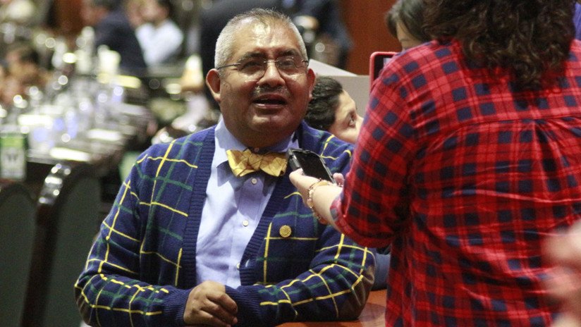 Un diputado mexicano se justifica por dormirse durante la sesión y la Red no se lo perdona