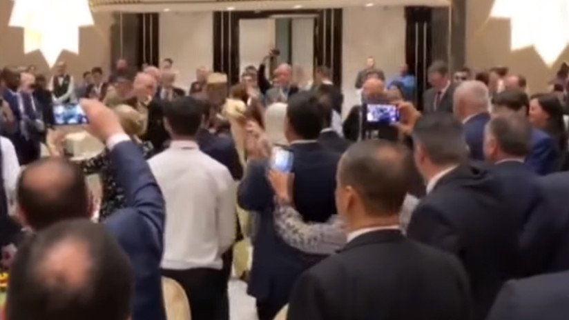 ¡Todos a bailar!: Macron y Trudeau rompen la pista en Ereván (VIDEO)