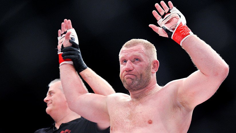 VIDEO: Luchador ruso de MMA noquea a su rival en el último segundo del primer asalto