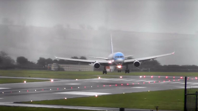 VIDEO: Boeing 757 aterriza en medio de fuerte tormenta gracias a la gran habilidad de sus pilotos