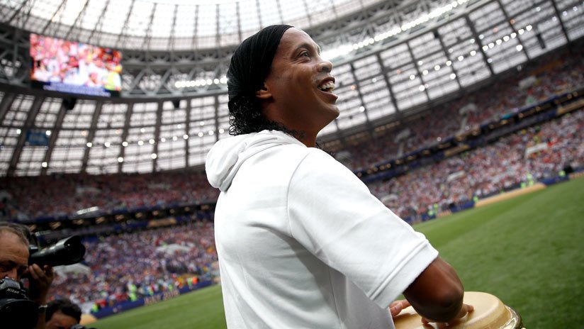 El FC Barcelona evaluará la relación con Ronaldinho por su apoyo a Bolsonaro