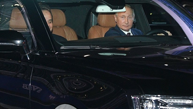 Putin y Al Sisi realizan un 'test drive' con el auto ruso Aurus en la pista de F1 de Sochi (FOTOS)