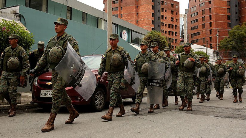 Militares ecuatorianos arrestados por presunto tráfico de armas