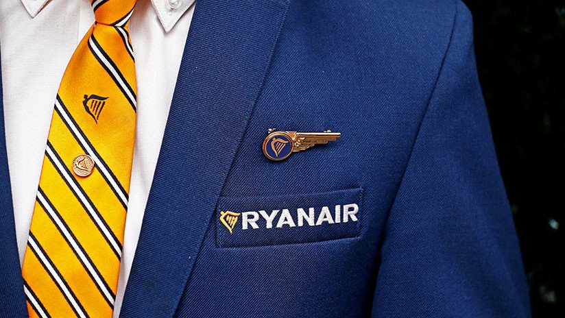 Ryanair demuestra con un video que la foto de sus empleados durmiendo en el suelo era falsa