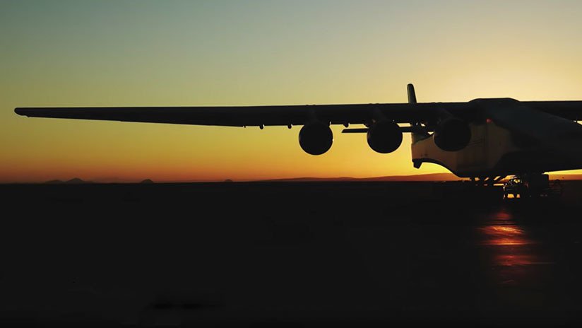 VIDEO: El avión más grande del mundo alcanza una velocidad de 128 km/h en una prueba de carreteo