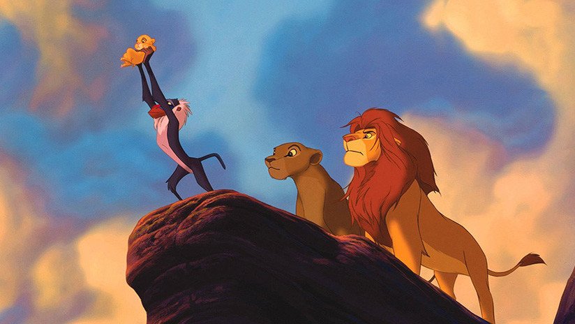 Como Rafiki y Simba: Un mono recrea a la perfección la icónica escena de 'El Rey León' (FOTO)