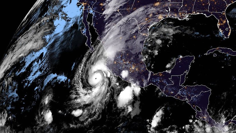 Amenaza para México: El "potencialmente catastrófico" huracán Willa alcanza la categoría 4