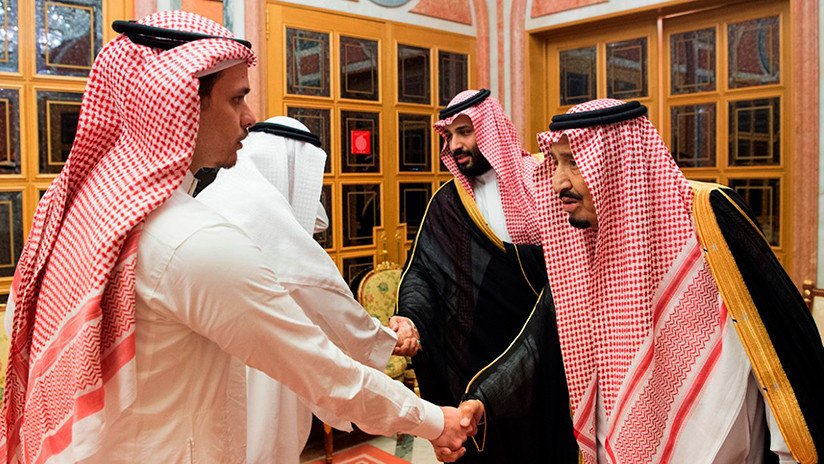 FOTOS: El hijo de Khashoggi estrecha manos con los gobernantes sauditas acusados de matar a su padre
