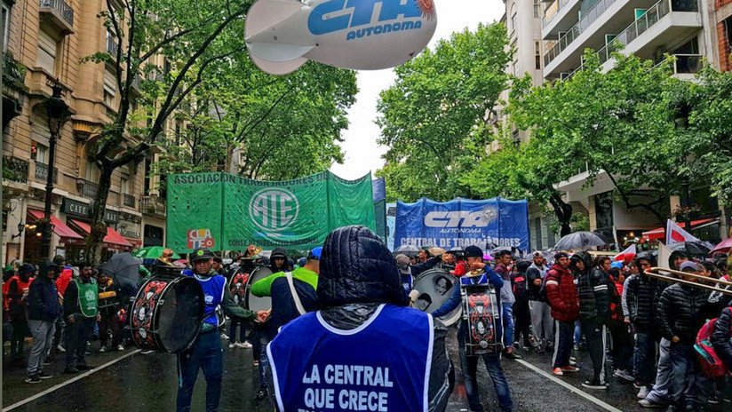 "No al Presupuesto del FMI": Miles de argentinos protestan contra las políticas de Macri