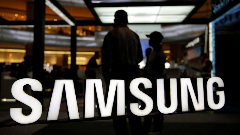 Samsung presenta sus nuevos teléfonos y anticipa un modelo con un 'agujero' en la pantalla