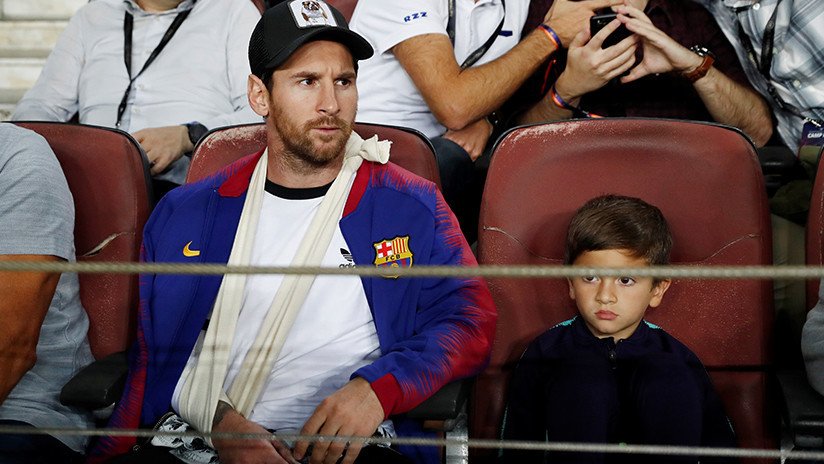 VIDEO: El hijo de Messi dedica el escudo de la Juventus a su padre durante un partido del Barcelona