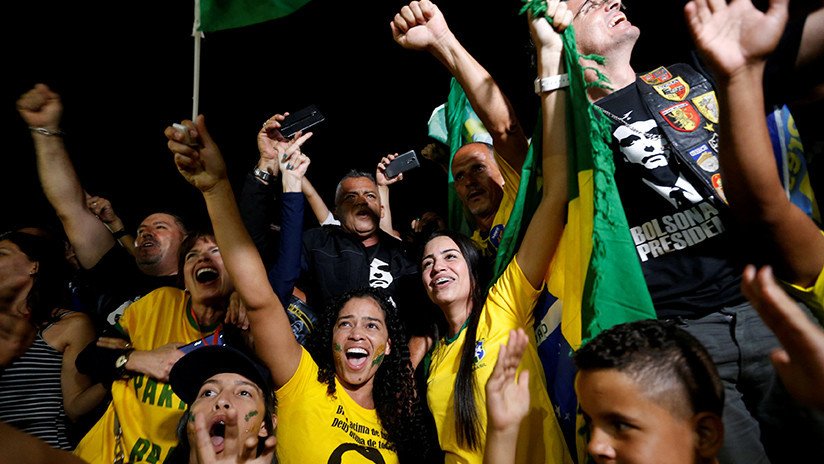 VIDEO: Simpatizantes de Bolsonaro festejan la victoria electoral frente a su casa