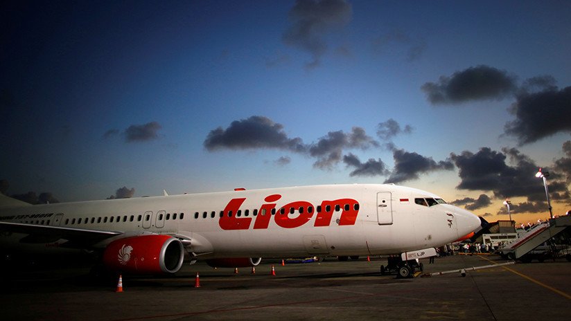Un avión de Lion Air con 189 personas a bordo se estrella en Indonesia