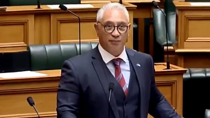 VIDEO: El momento exacto en que un terremoto interrumpe la sesión del Parlamento en Nueva Zelanda 