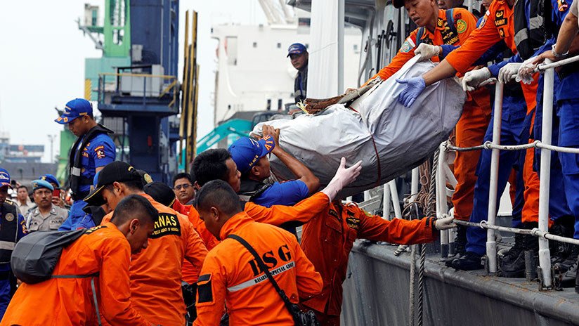 "Una montaña rusa": Pánico y problemas técnicos en penúltimo vuelo del avión estrellado en Indonesia