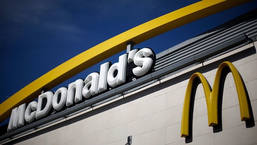 EE.UU.: Un padre armado mata a un tirador encapuchado en un McDonald’s de EE.UU.