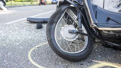 ¿Muerto en accidente de tráfico? Una propuesta de matrimonio impacta por su crueldad (VIDEO)