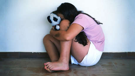 Condenan a 22 años a un hombre que abusó más de 700 veces de sus cinco hijas adoptivas