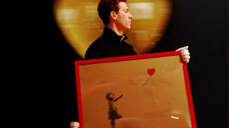 La compradora del cuadro de Banksy que se autodestruyó planea conservar sus restos