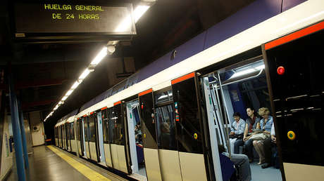 España: Guardias de tren echan a un joven negro por decir que solo enseñaría su billete a un revisor