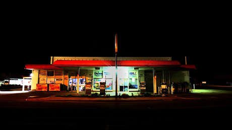 VIDEO: Esto puede pasar si sales de la gasolinera y olvidas sacar del auto la manguera del surtidor 