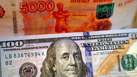 Putin: Rusia desdolarizará progresivamente su economía por su propia seguridad