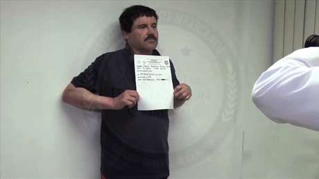 VIDEO: La nieta de 'El Chapo' Guzmán canta previo al inicio del juicio de su abuelo